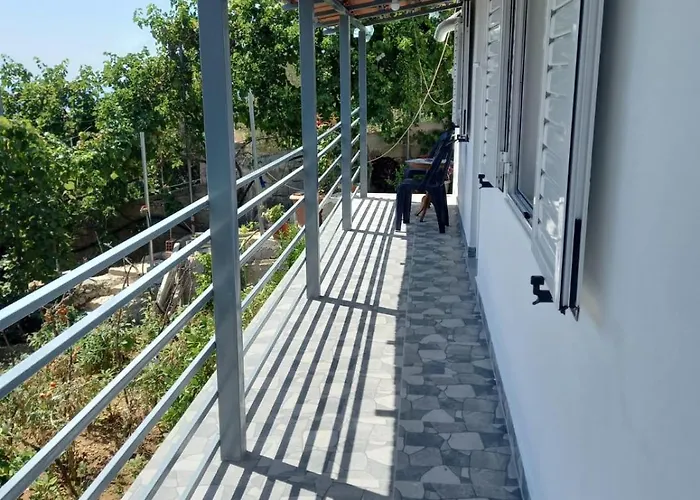 Kostandin 아파트 *