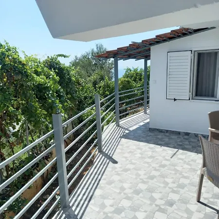 Apartment Kostandin Piqeras