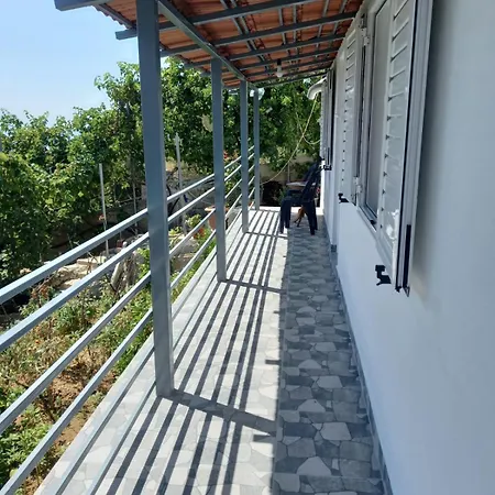 Kostandin Apartment *